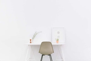 Minimalism 101: Minimalist Home Office Setup via Unsplash